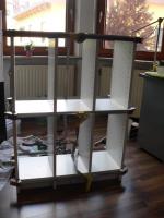 Mit Eckspannern verspannt.